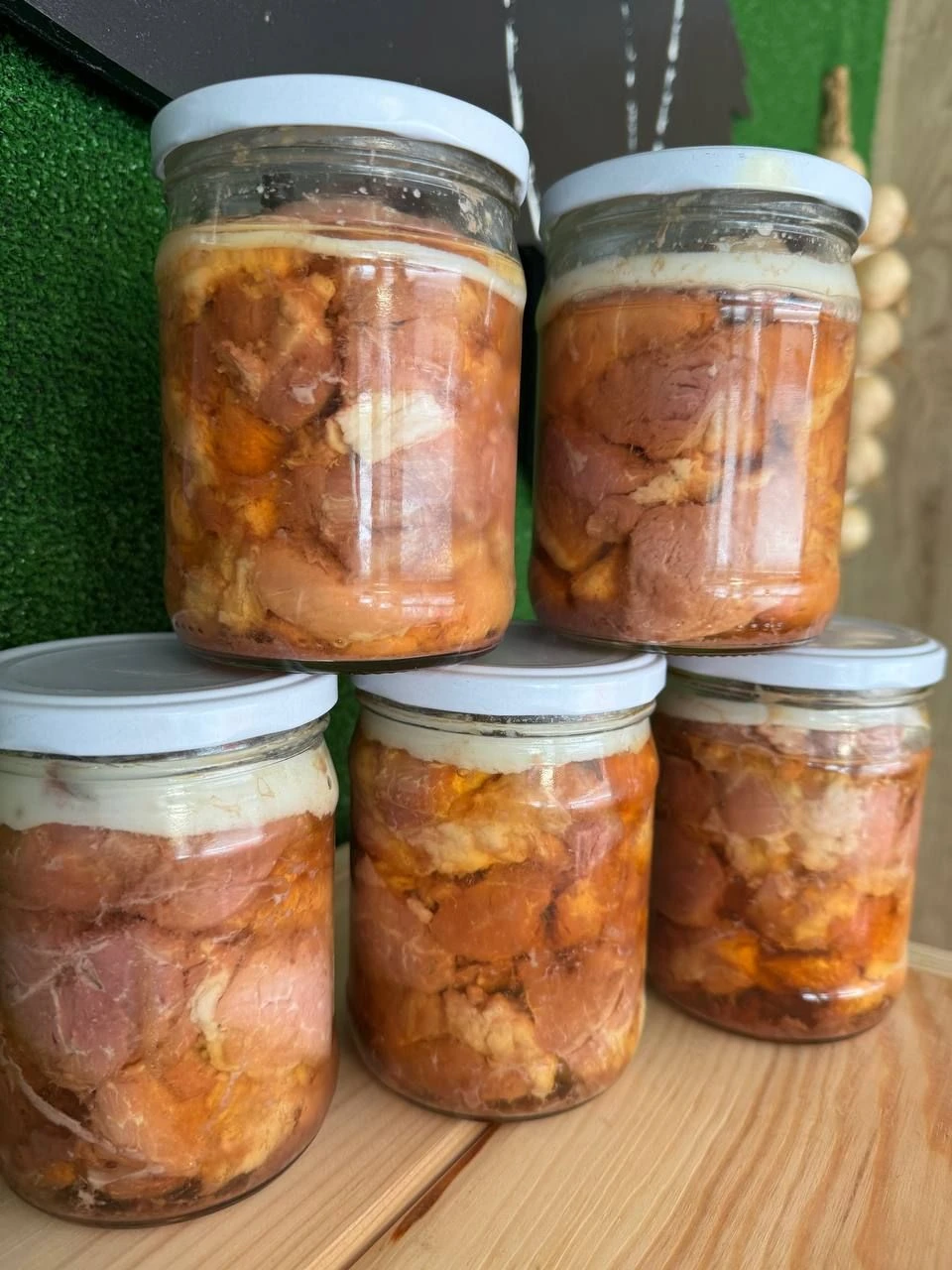 Тушенка свиная из кускового мяса